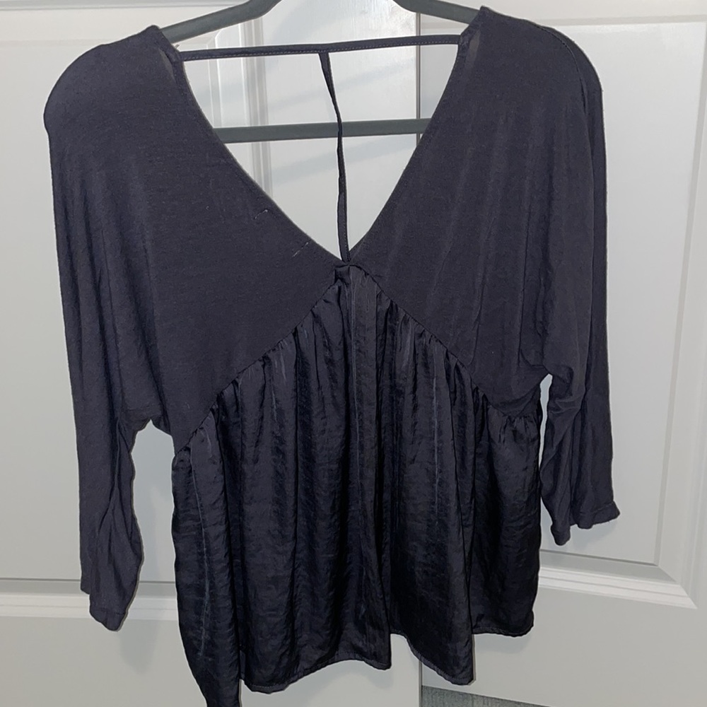 💙 Navy Satin Ruffle Top 💙 - Picture 3 of 3